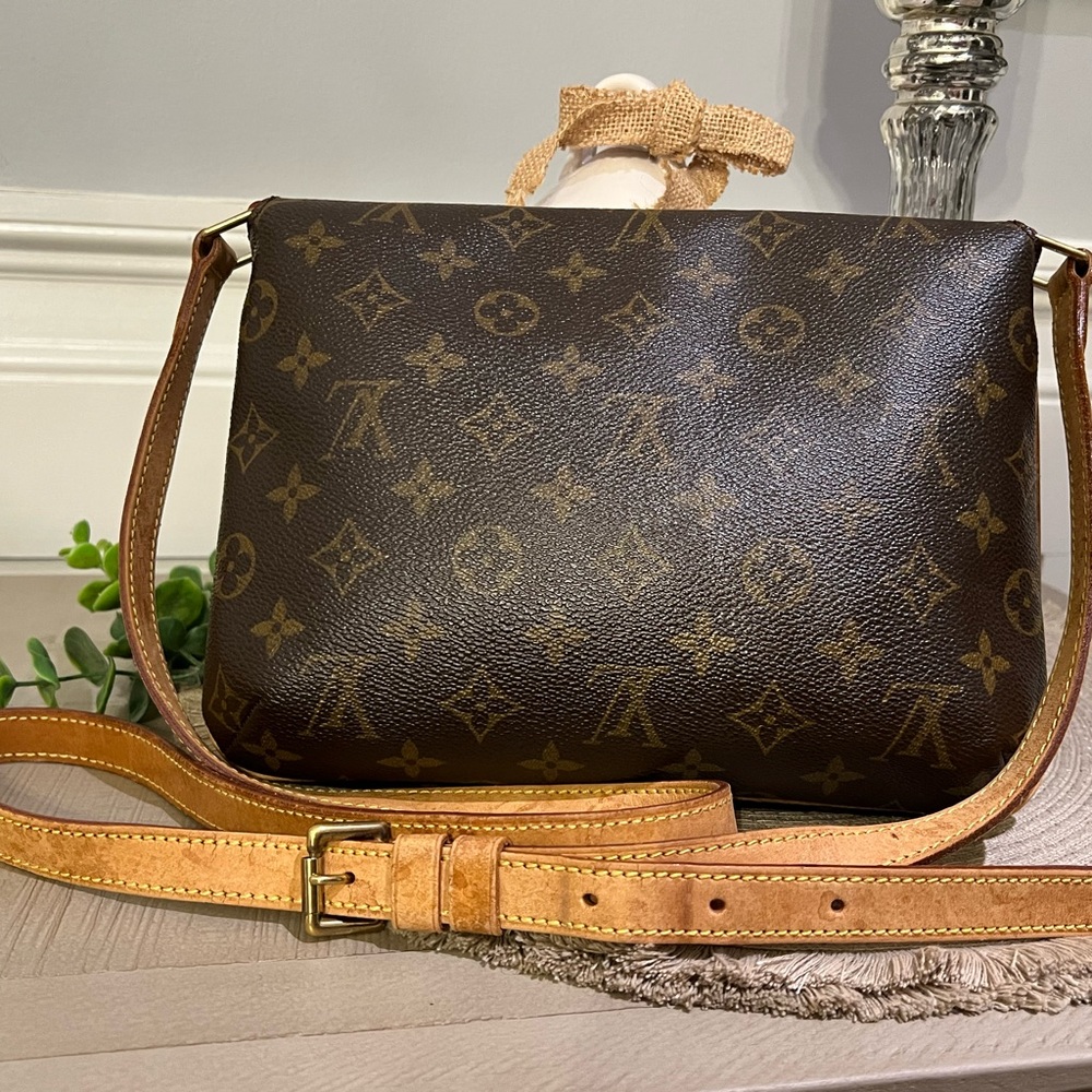 Louis Vuitton Musette Tango Crossbody - Picture 5 of 13